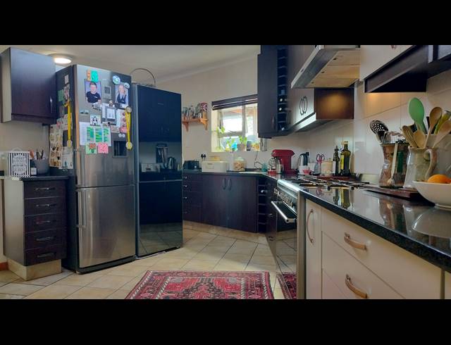 5 BEDROOM HOUSE FOR SALE IN FRAAIUITSIG